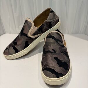 OluKai Pehuea Pa’i Convertible Sneaker